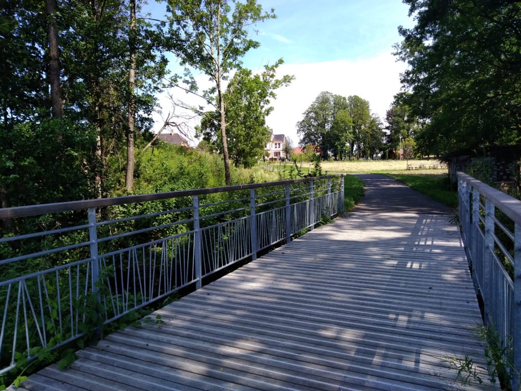 Passerelle et Verger de la Maison Henner