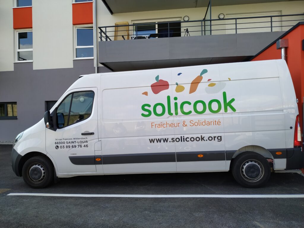 Projet Solicook : Camionnette de livraison de la cuisine centrale Solicook